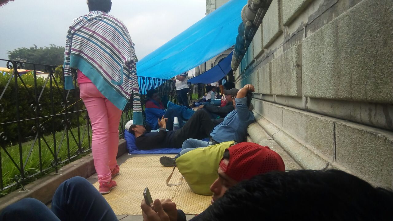 Acampada de 48 horas en Guatemala por mejores condiciones para trabajadores de la educación