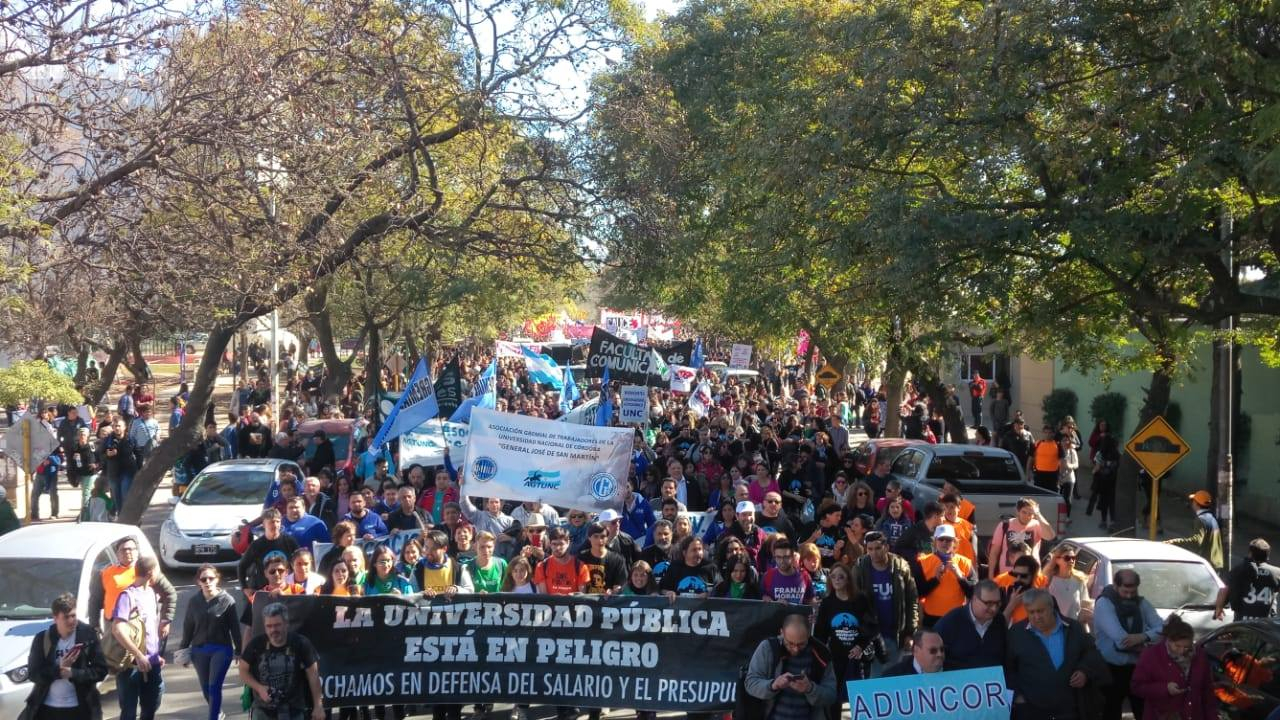 Universidades argentinas cerraron semana de paro y preparan Gran Marcha Universitaria