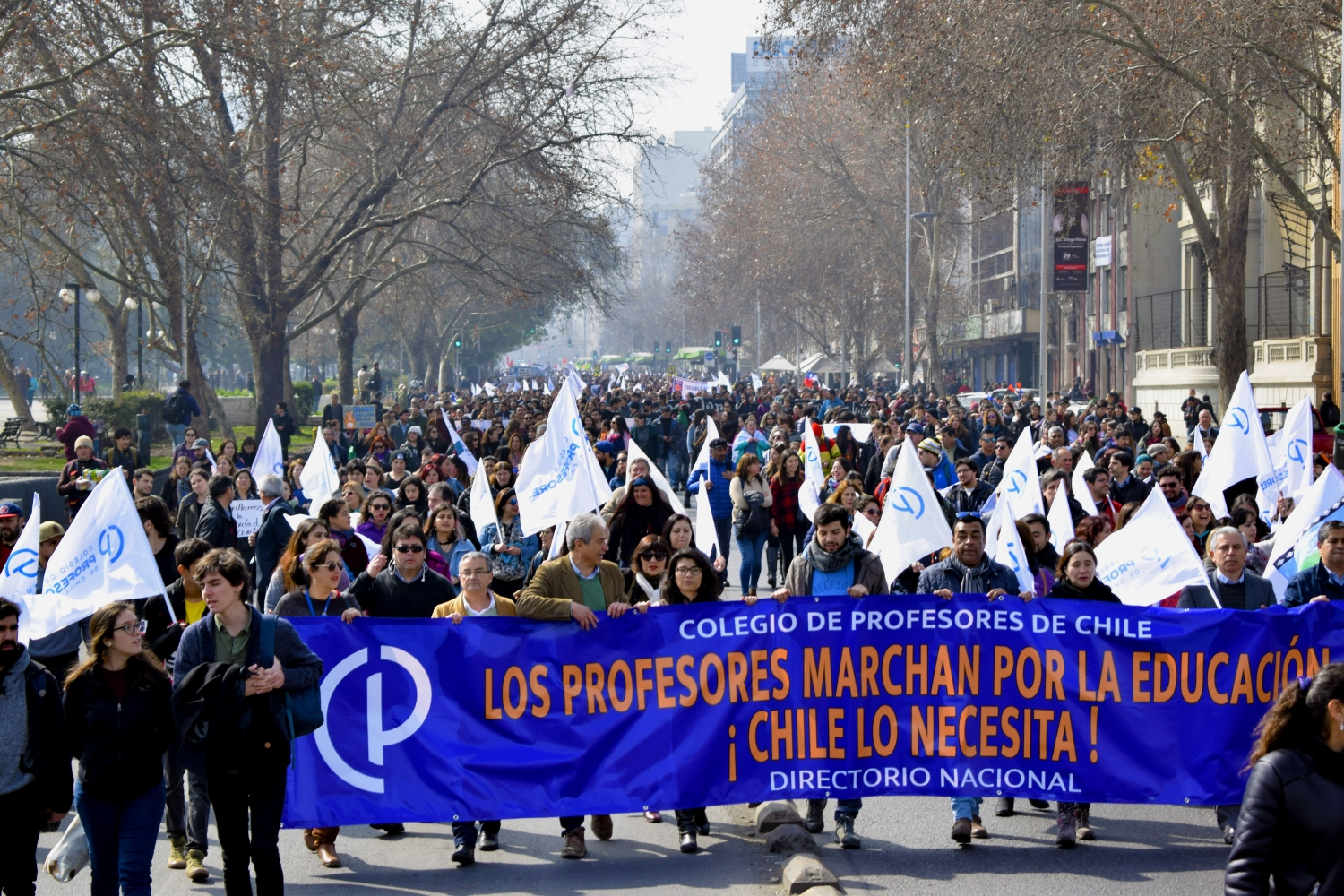 Docentes chilenos marchan por mejores condiciones en educación
