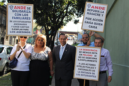Docentes de Costa Rica solicitan una pronta resolución por el caso de los 43 estudiantes desaparecidos en México.