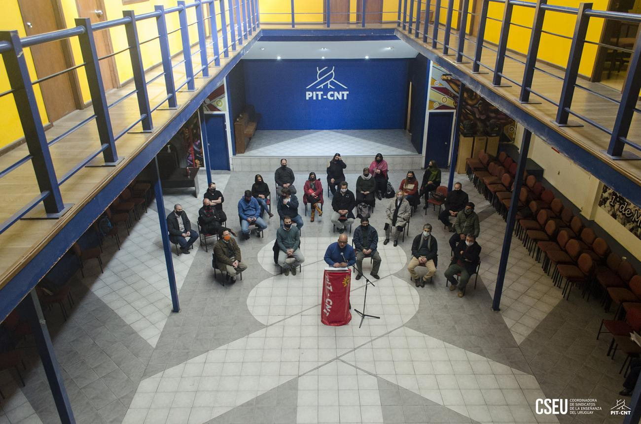Uruguay: Organizaciones sindicales de la educación rechazan ajuste fiscal y recortes a la educación pública 