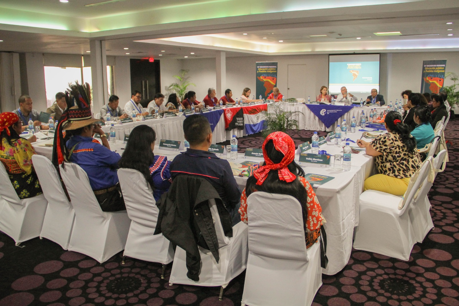 Docentes indígenas se reúnen en el 10º Encuentro Regional de Educación pública y Pueblos Indígenas en Panamá