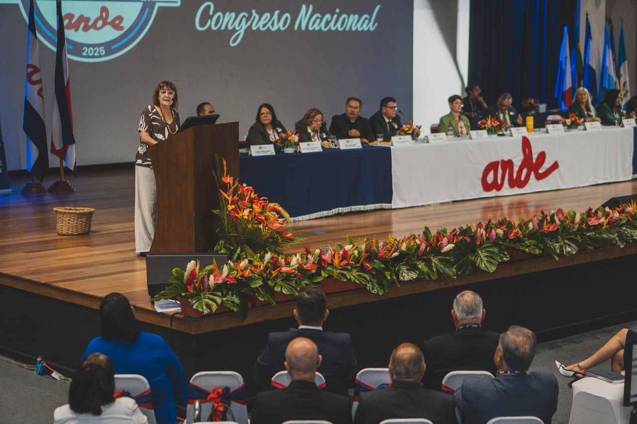Costa Rica: Educación de calidad y condiciones docentes en el centro del Congreso 80 de ANDE