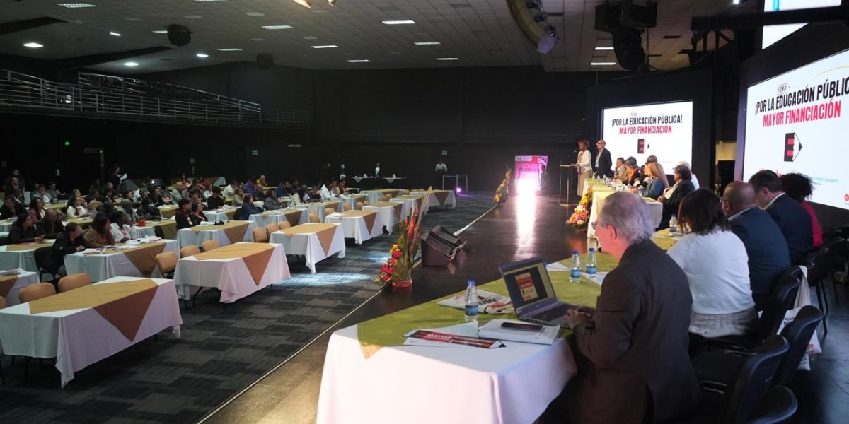 Foro Por la Educación Pública Mayor Financiación Colombia