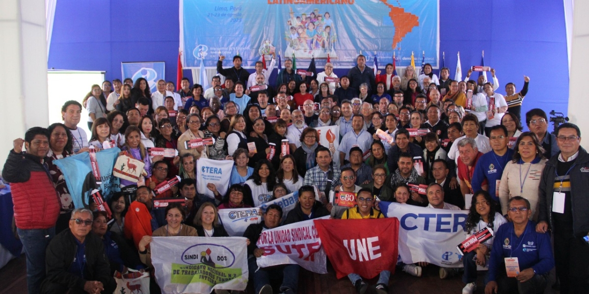 VII Encuentro del Movimiento Pedagógico Latinoamericano, Lima, Perú. Foto grupal